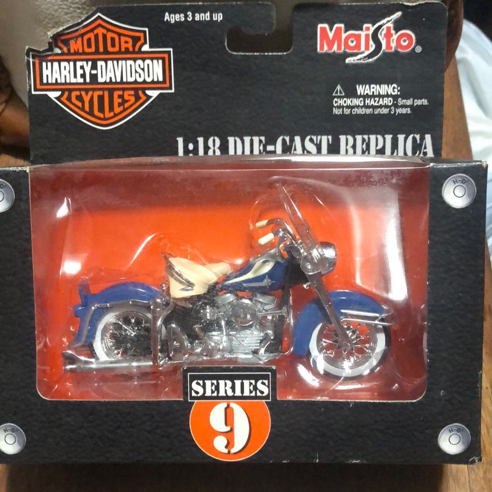 Maisto Harley-Davidson Motorcycle Series 9 1/18 scale die cast hard to find